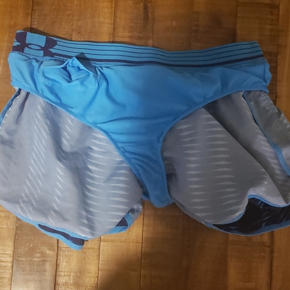 Under Armour Women's Blue Shorts Sz Small - Picture 4 of 4